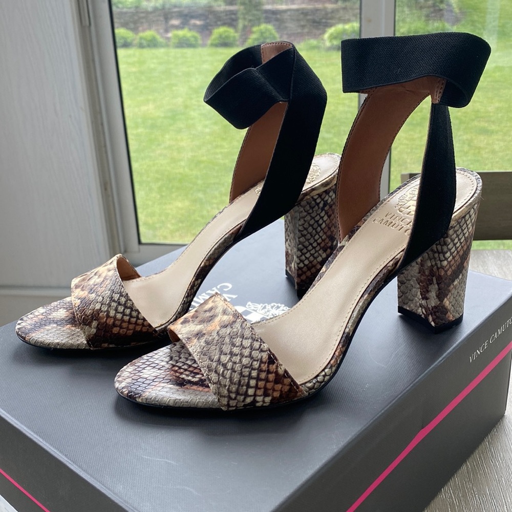Vince Camaro VC-Citriana snakeskin / black heels